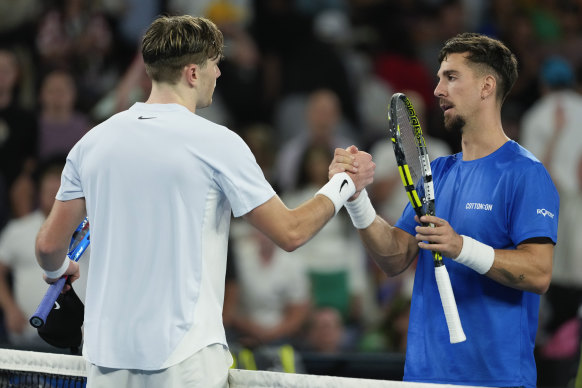 Thanasi Kokkinakis congratulates Britain’s Jack Draper following their second round match.
