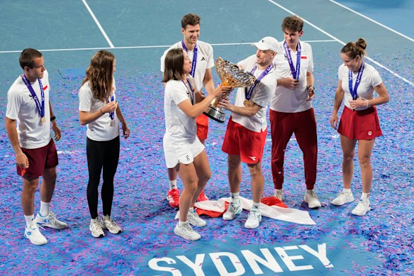 Team Poland with the United Cup trophy.