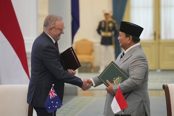 Australian Prime Minister Anthony Albanese and Indonesian President Prabowo Subianto in Merdeka Palace in Jakarta today.