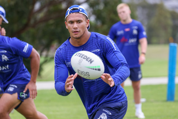 Hayze Perham at training with the Bulldogs.