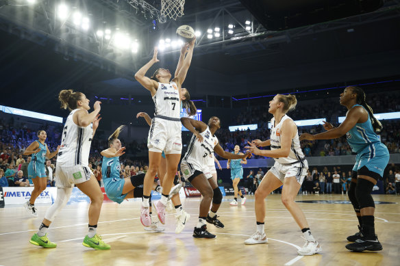 The match was played in front of a record crowd for the WNBL.