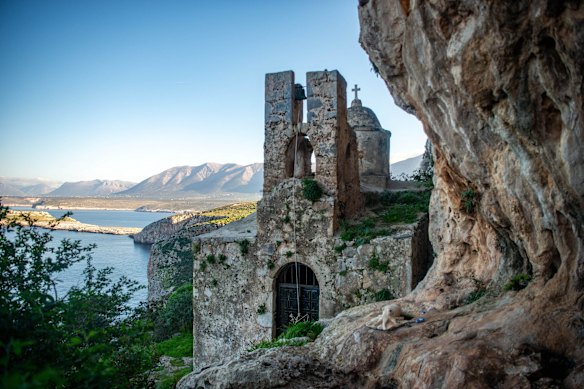 A Igreja de Panagia Agitria, um dos edifícios de pedra de Mani.