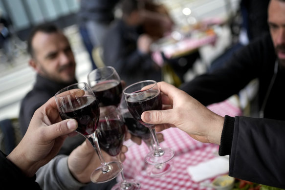 Among the assignments given to the 15  students is a conference on “the fifth taste” with a French sommelier. 