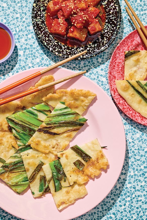 Young, skinny, green spring onions are best for this recipe.