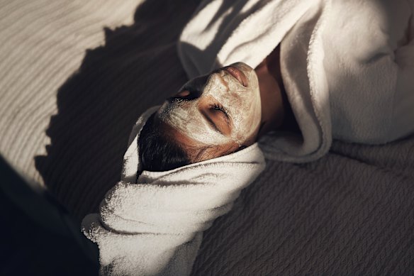 Research shows that repair of DNA-damaged skin peaks at night – all the more reason to apply a great night cream.