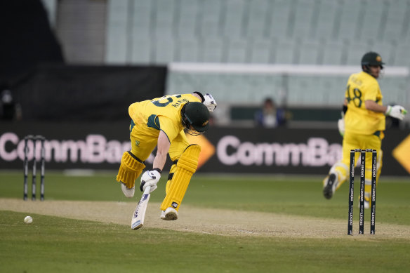 Steve Smith survives a run out chance against Pakistan. 