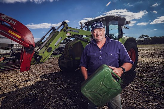 مزارع ألبان من ولاية فيكتوريا مارك بيليج قال إن ارتفاع أسعار البنزين والديزل زاد من الضغط على المزارعين.