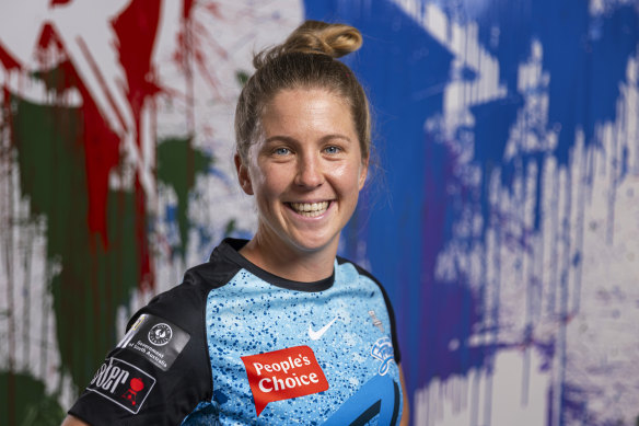 Adelaide Strikers all-rounder Jemma Barsby has learnt to manage her multiple sclerosis symptoms while establishing herself as a pro cricketer.