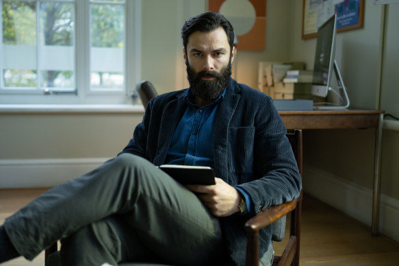 Aidan Turner as Doctor Joe O’Loughlin in The Suspect.