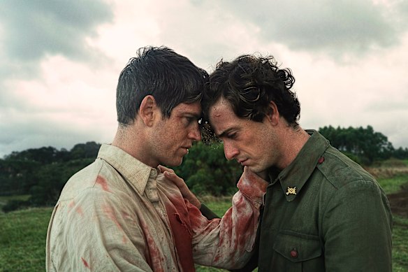 Miguel Bernardeau (Rafael) and Guitarricadelafuente (Sebastian) in La Bola Negra.