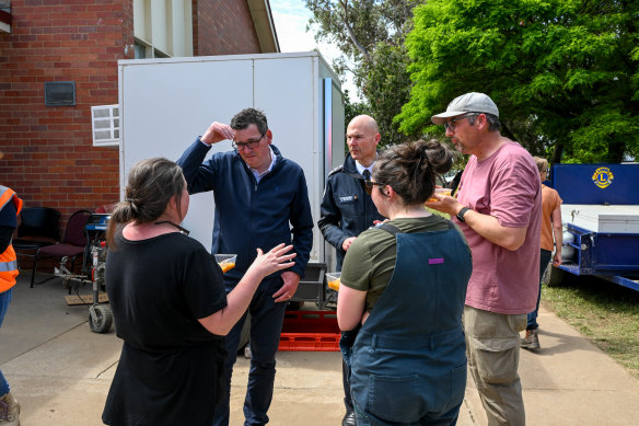 Premier Daniel Andrews and the Emergency Management Commissioner, Andrew Crisp, visit the relief centre in Rochester today. 