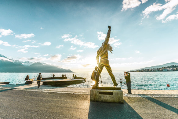 Freddie Mercury’s statue on Lake Geneva captures the flamboyant singer’s dynamic defiance.