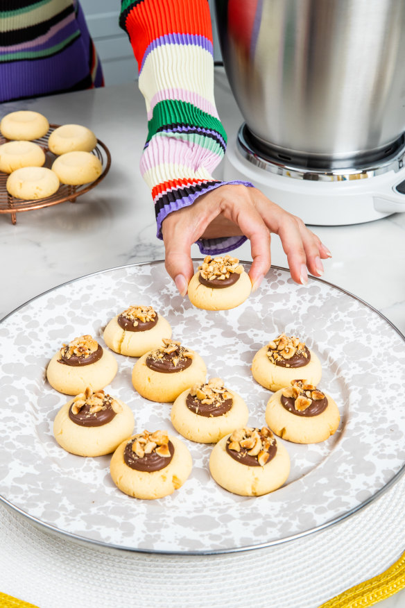 Cookies are a sweet and simple option.