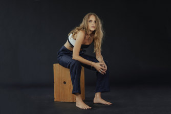 Laura May Gibbs adalah salah satu pendiri bisnis yoga berkelanjutan Nagnata.