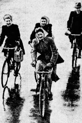 Bicycles provided a handy means of transport for city workers. 