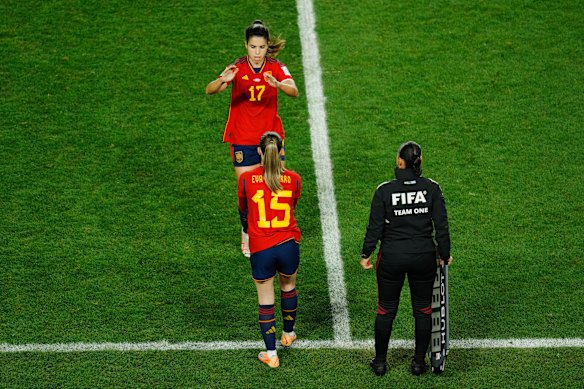 Spain’s Alba Redondo leaves the field as she is replaced by teammate Eva Navarro.