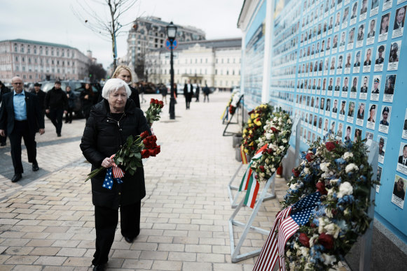 Paket için bastırıldı: ABD Hazine Bakanı Janet Yellen Şubat ayında Ukrayna'nın başkenti Kiev'de.