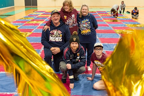 Catching up with the fam: (Back) Ian and Janelle Lynch, Janelle’s sister Alison Trafford, and front, Janelle’s son Naythan, left, and Alison’s grandson, Liam working on the banner.