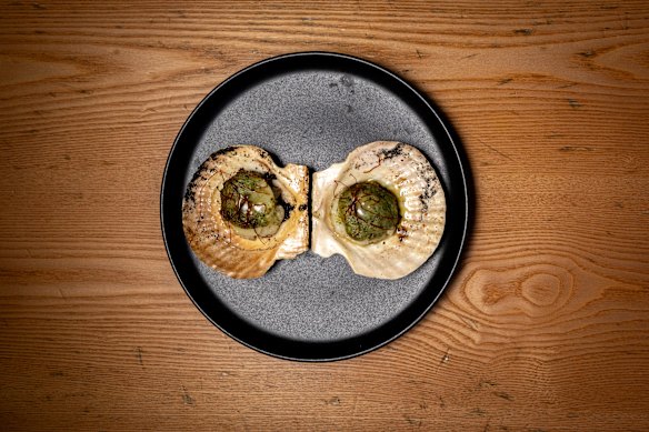 The roasted scallops at Yakimono.