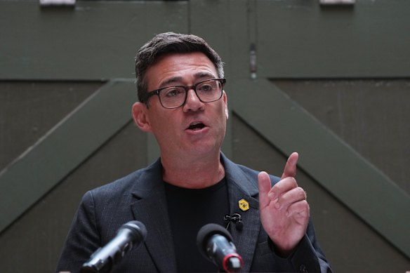 Il laburista Andy Burnham sostituirà il primo ministro Keir Starmer alla fine di questo mese.