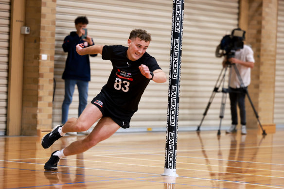  Tom Emmett of Sturt does the agility test during the 2022 South Australia AFL Draft Combine 