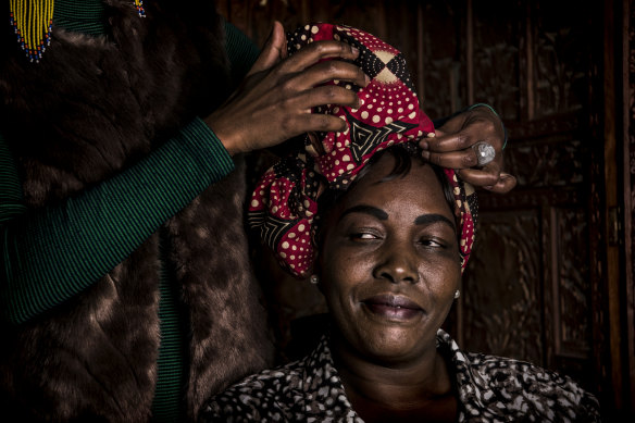 Margaret Tong is one of a number of female refugees from north and south  Sudan who have recently found full-time employment.  At a workshop to celebrate their success, they had an African head wrapping session.