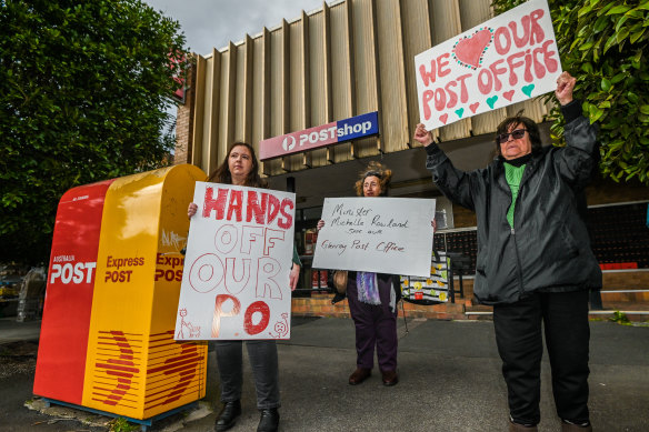 Glenroy residents protest against the closure of their post office. 