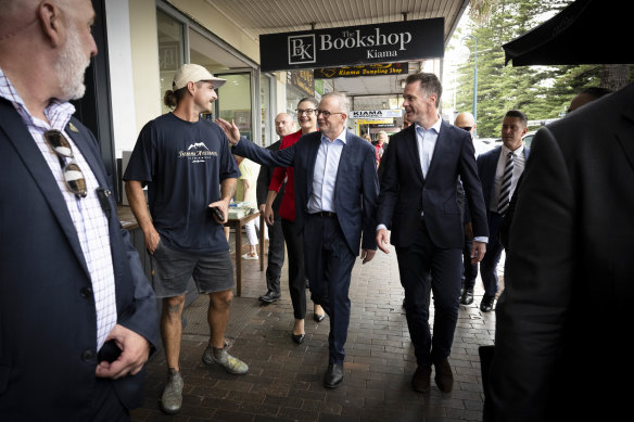 Prime Minister Anthony Albanese and NSW Labor leader Chris Minns on the campaign trail in Kiama.