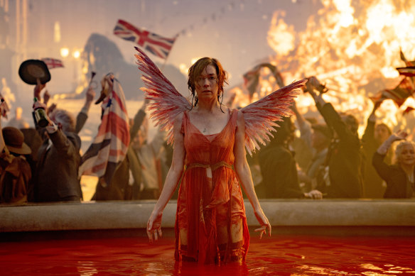 Julianne Nicholson plays Kate Galloway, a fledgling entrepreneur who opens a nightclub to support her daughters in Dope Girls. 