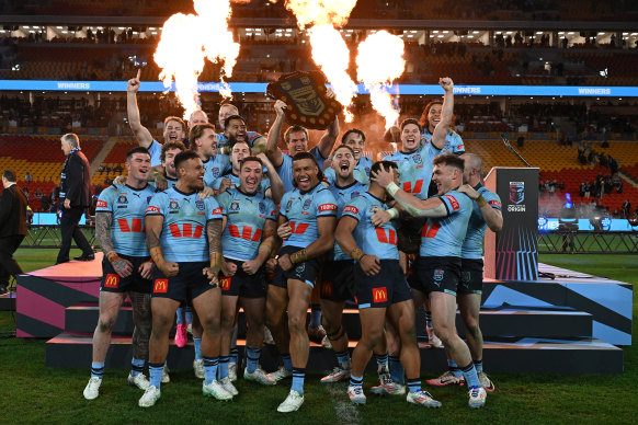 NSW celebrate their series win.