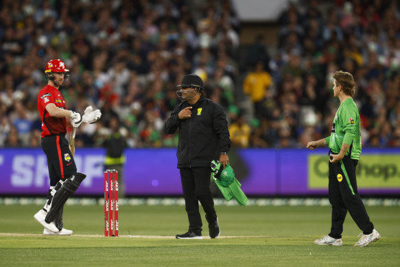 Umpire Gerard Abood, centre, Tom Rogers of the Renegades, left, and Adam Zampa of the Stars have words.