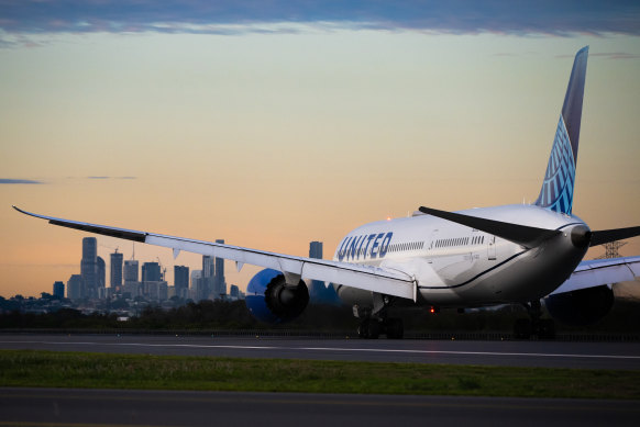 United Airlines’ 787-9 Dreamliner touches down in Brisbane for the inaugural BNE-LAX flight.