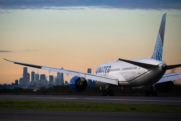 United Airlines’ 787-9 Dreamliner touches down in Brisbane for the inaugural BNE-LAX flight. 