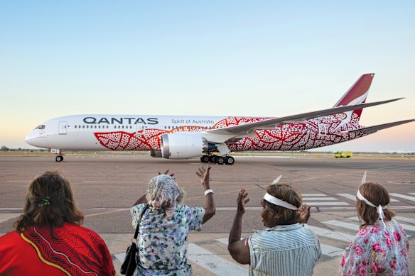 Qantas’ Flying Art Series expanded with the Emily Kame Kngwarreye 787 Dreamliner.