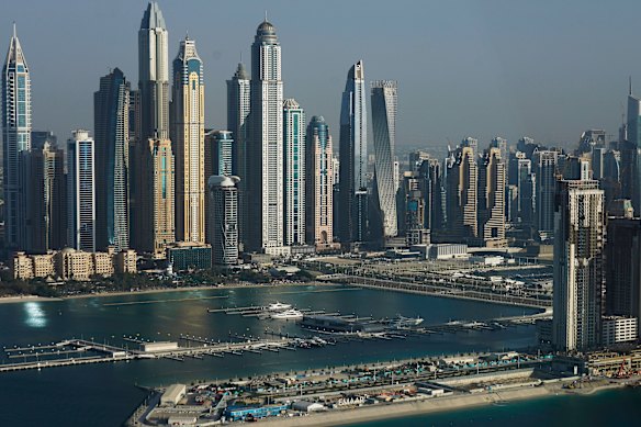 US-Iran perang pembaruan langsung: Trump berjanji untuk ‘memukul Iran sangat keras’; Iran menuduh AS menargetkan pabrik desalinasi air; Bandara Dubai menjadi sasaran