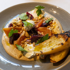 The baked beetroot starter.