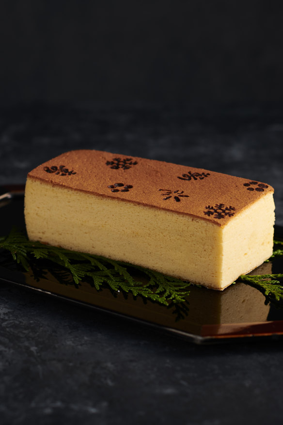 Kasutera (honey sponge) cake.