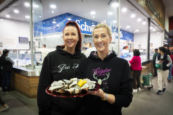 Jessica Schwarze (left) and sister Louise Schwarze ready for the Christmas rush at their family seafood store inside Dandenong Market.