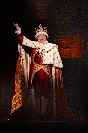 Brent Hill who plays King George III in Hamilton, announces Sydney is open again. 