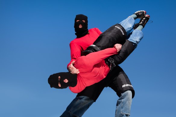 In Cuddle, Harrison Ritchie-Jones and Michaela Tancheef play two heist partners in crime.