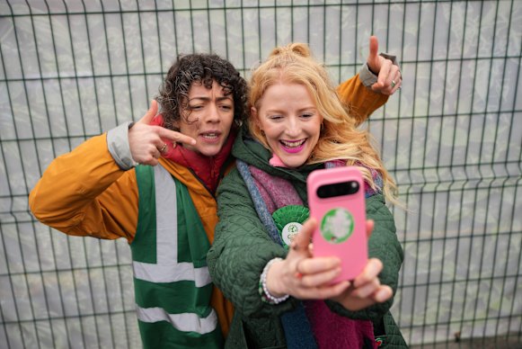 Hannah Spencer (right) visits Green Party volunteers at a polling booth.