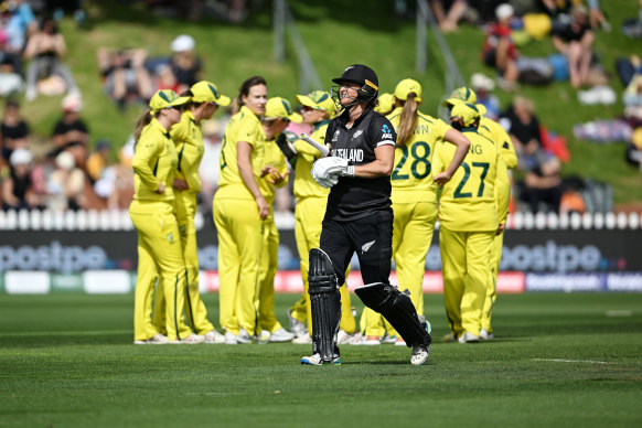 Sophie Devine leaves the field after being dismissed by Ellyse Perry.