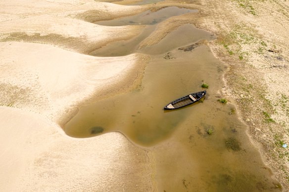 A boat lies stranded in the middle of the Danube.