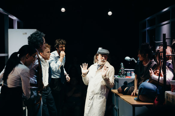 The characters in The Pigeons vary from unstable to utterly unhinged.