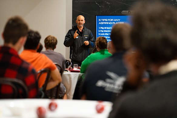 Australian spinner Nathan Lyon speaks to parents and budding cricketers in Orange. 
