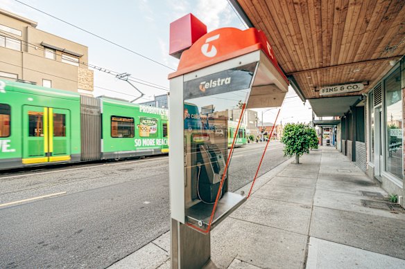 Telstra plans to cut hundreds of jobs.
