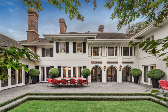 The residence previously traded for $23.3 million.