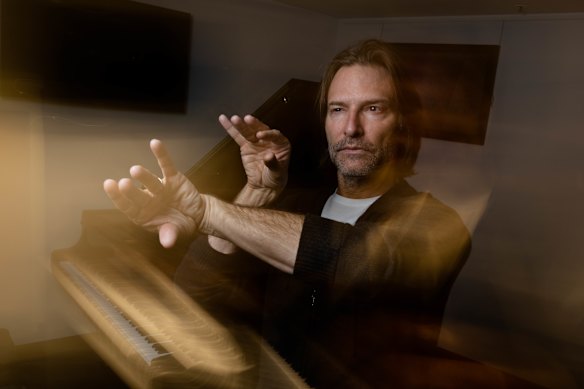Eric Whitacre straddles the divide between classical and contemporary music.