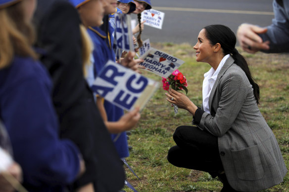 Meghan, Duchess of Sussex talks with students from Dubbo South Public School in Dubbo.