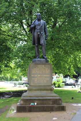 Statue of the former premier of Tasmania William Crowther 